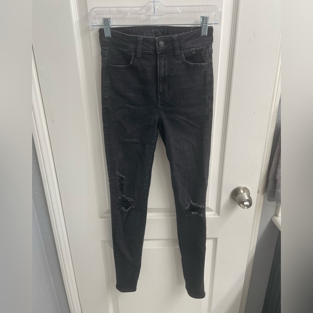 Black Ripped American Eagle super High-Rise Skinny Jean